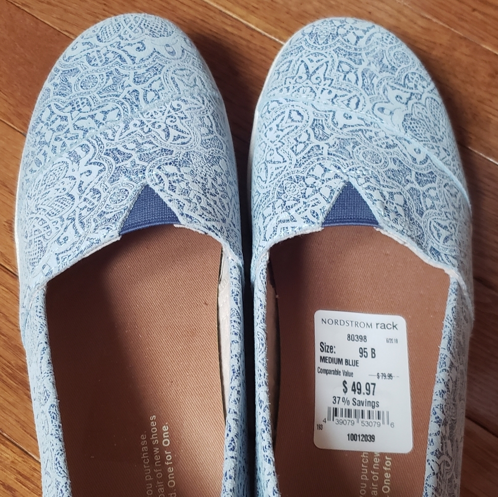 Tom's light blue